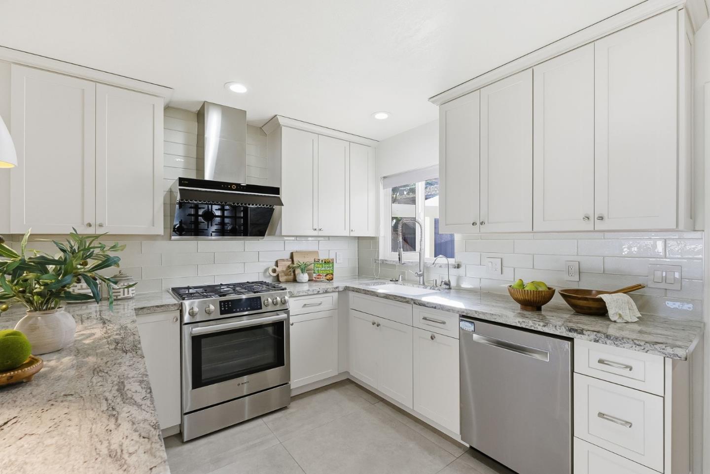 Detail Gallery Image 9 of 35 For 3170 Acorn Way, San Jose,  CA 95117 - 3 Beds | 2 Baths