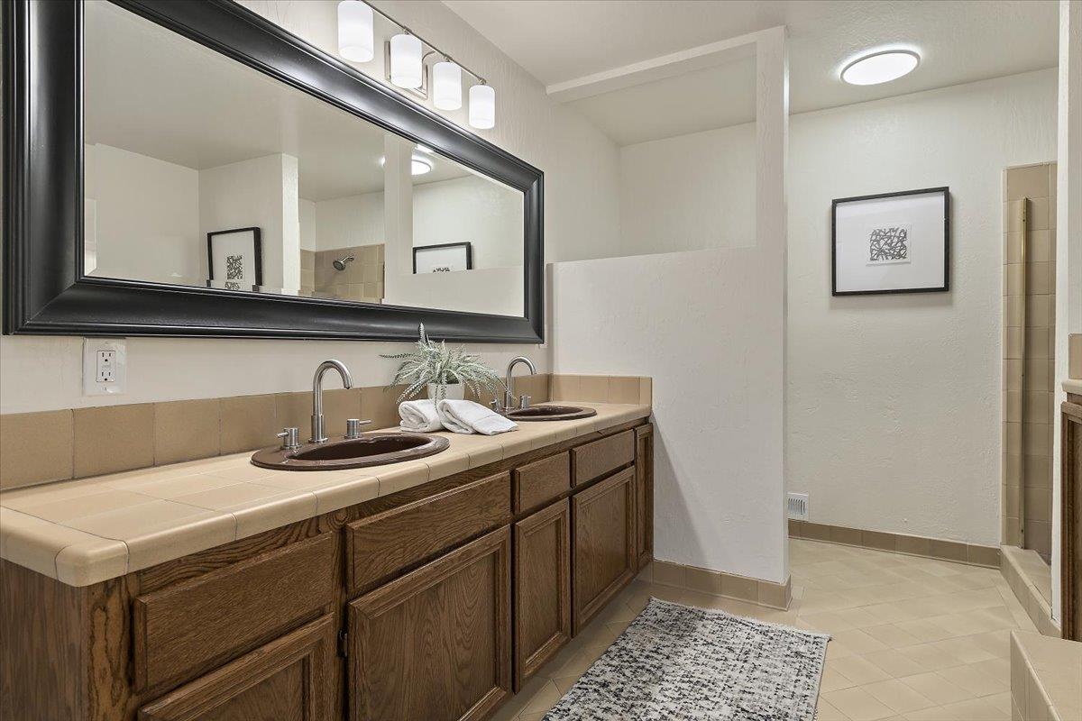 Detail Gallery Image 16 of 28 For 150 Winding Way, San Carlos,  CA 94070 - 4 Beds | 3/1 Baths