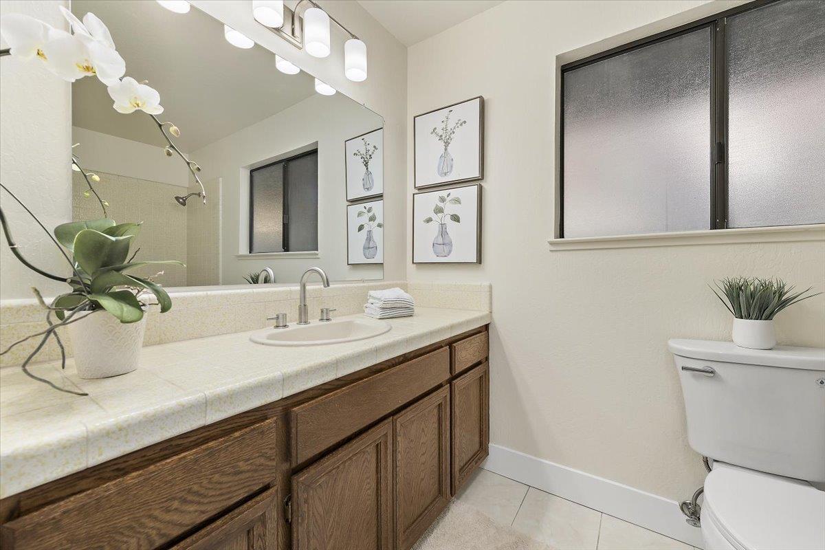 Detail Gallery Image 19 of 28 For 150 Winding Way, San Carlos,  CA 94070 - 4 Beds | 3/1 Baths