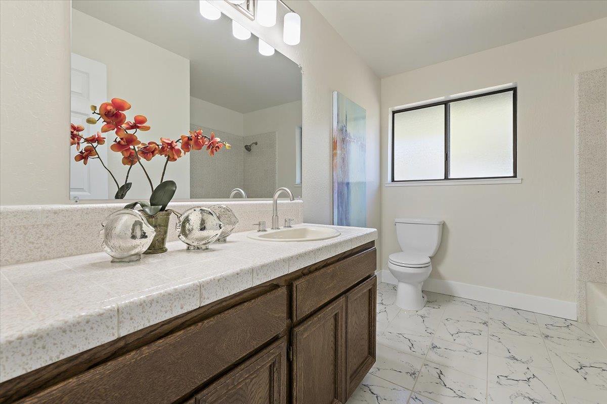Detail Gallery Image 22 of 28 For 150 Winding Way, San Carlos,  CA 94070 - 4 Beds | 3/1 Baths