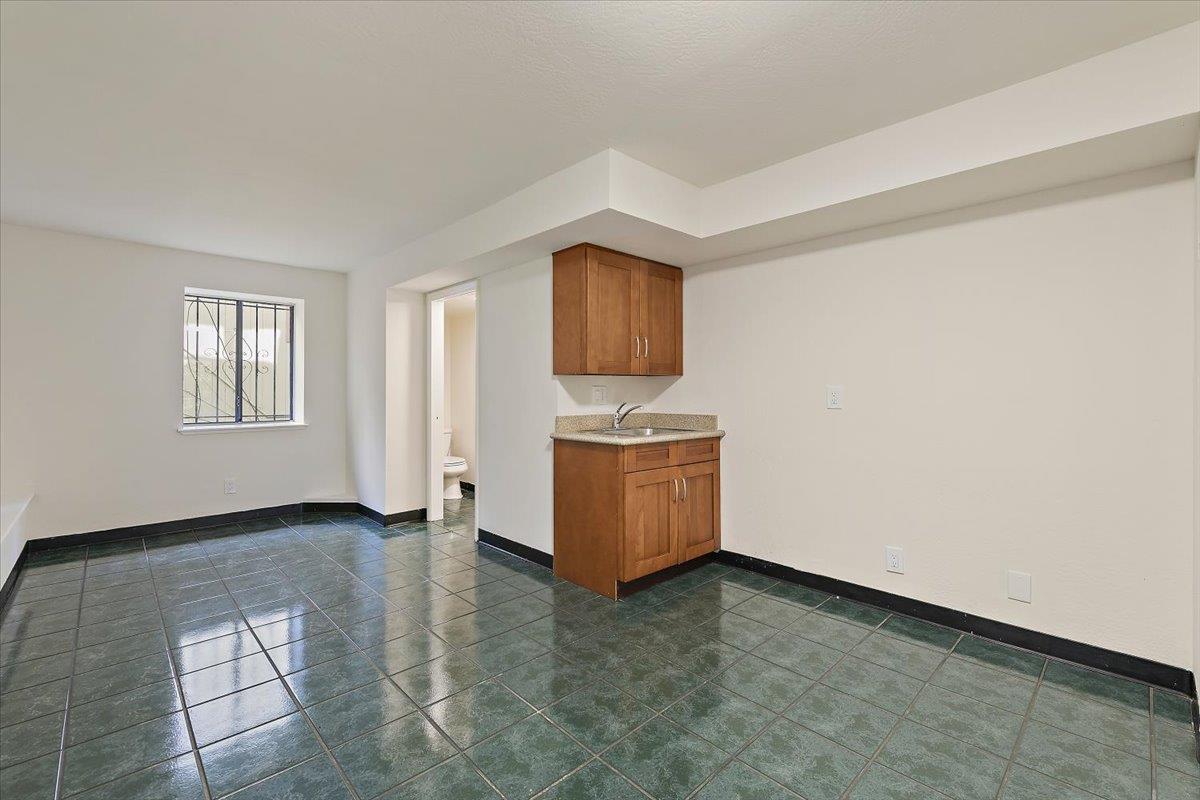 Detail Gallery Image 27 of 28 For 150 Winding Way, San Carlos,  CA 94070 - 4 Beds | 3/1 Baths