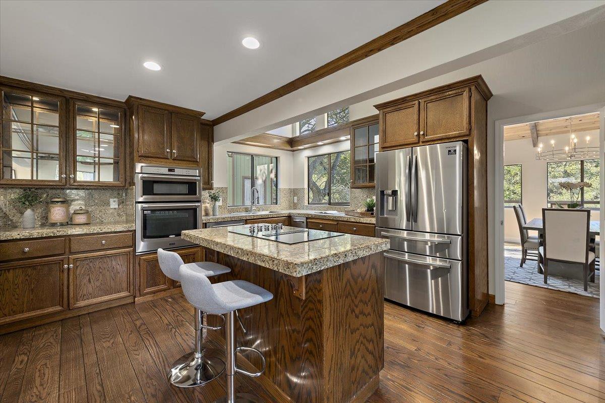 Detail Gallery Image 7 of 28 For 150 Winding Way, San Carlos,  CA 94070 - 4 Beds | 3/1 Baths