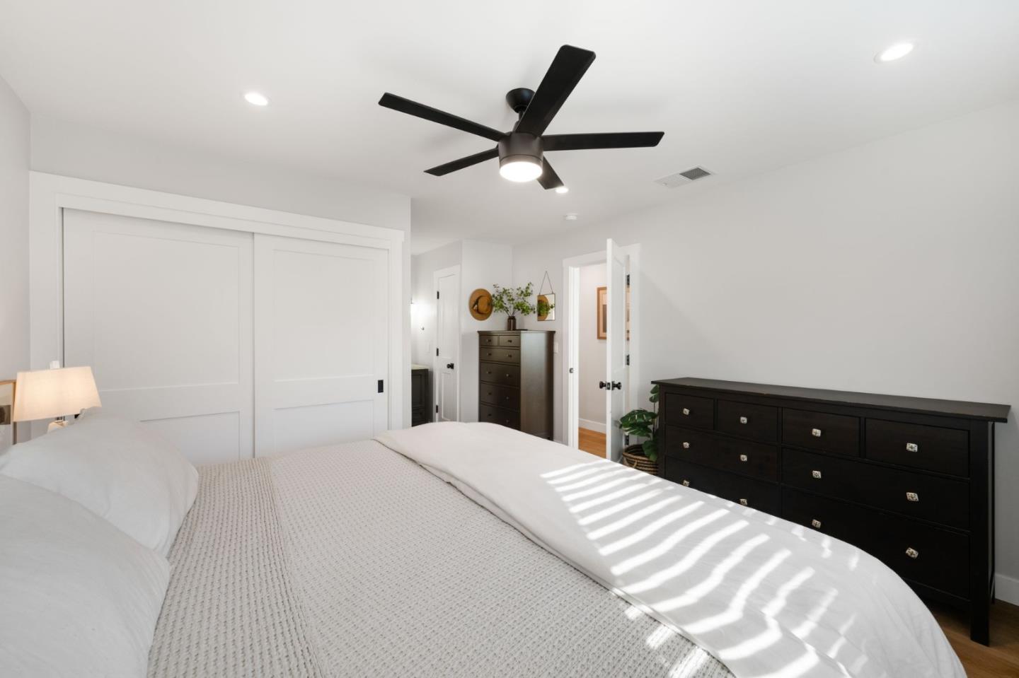 Detail Gallery Image 19 of 27 For 962 Edenbury Ln, San Jose,  CA 95136 - 4 Beds | 2 Baths