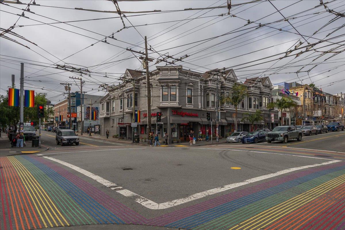 Detail Gallery Image 10 of 12 For 4071 18th St, San Francisco,  CA 94114 - – Beds | – Baths