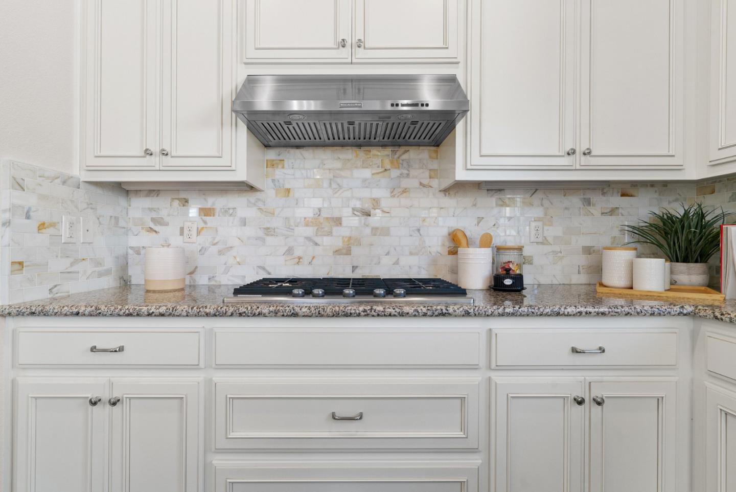 Detail Gallery Image 10 of 49 For 742 Torreya Ave, Sunnyvale,  CA 94086 - 4 Beds | 2/1 Baths