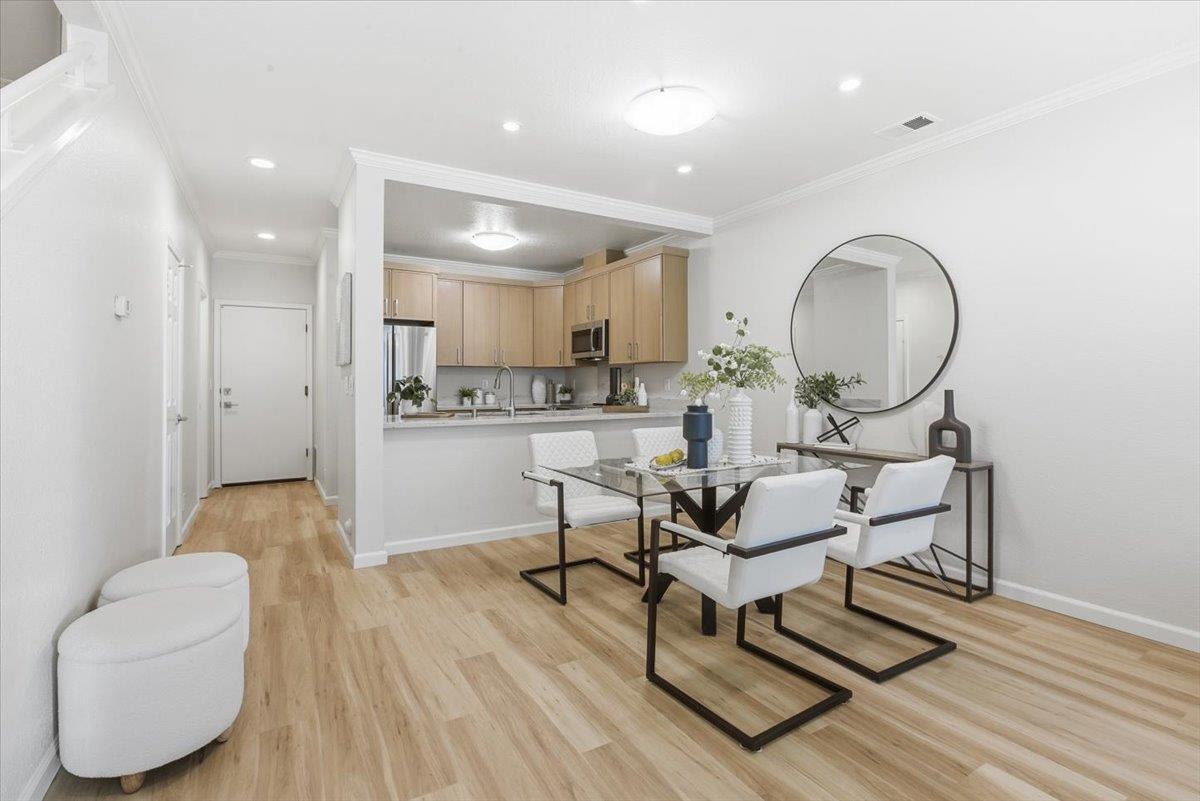 Detail Gallery Image 14 of 36 For 3627 Cabernet Vineyards Cir, San Jose,  CA 95117 - 2 Beds | 2/1 Baths