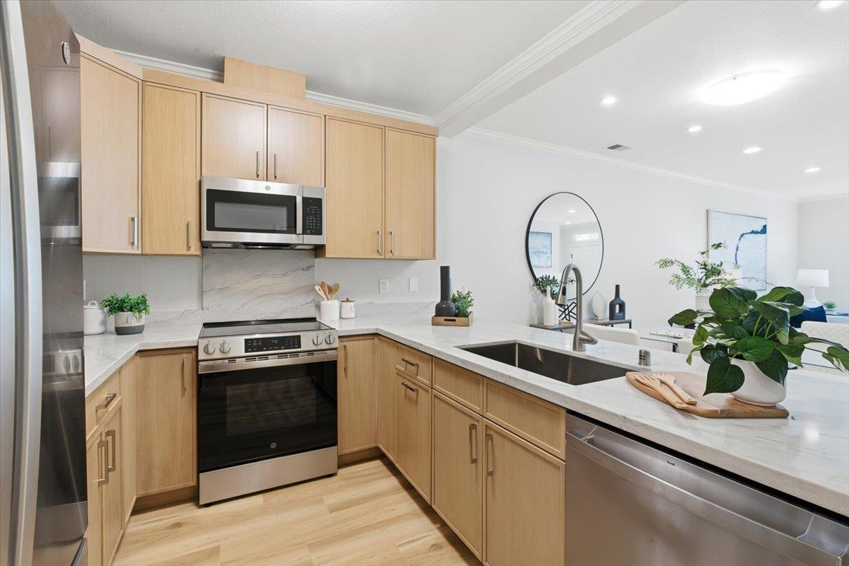 Detail Gallery Image 17 of 36 For 3627 Cabernet Vineyards Cir, San Jose,  CA 95117 - 2 Beds | 2/1 Baths