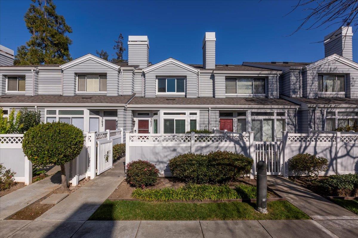 Detail Gallery Image 3 of 36 For 3627 Cabernet Vineyards Cir, San Jose,  CA 95117 - 2 Beds | 2/1 Baths