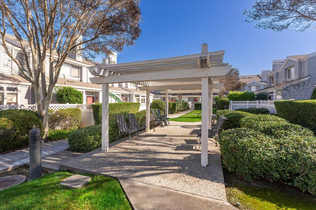 Detail Gallery Image 33 of 36 For 3627 Cabernet Vineyards Cir, San Jose,  CA 95117 - 2 Beds | 2/1 Baths