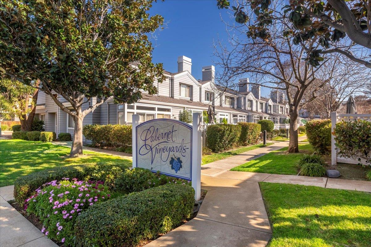 Detail Gallery Image 35 of 36 For 3627 Cabernet Vineyards Cir, San Jose,  CA 95117 - 2 Beds | 2/1 Baths