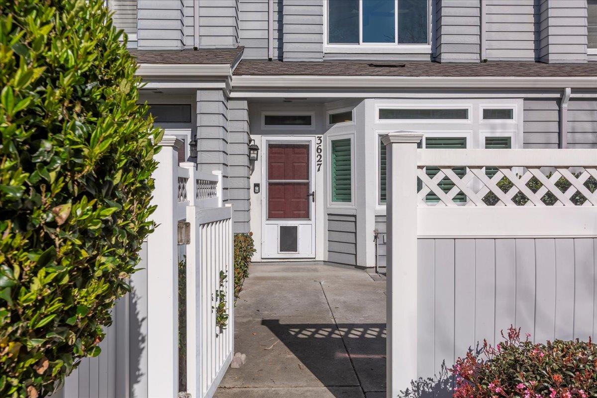 Detail Gallery Image 5 of 36 For 3627 Cabernet Vineyards Cir, San Jose,  CA 95117 - 2 Beds | 2/1 Baths