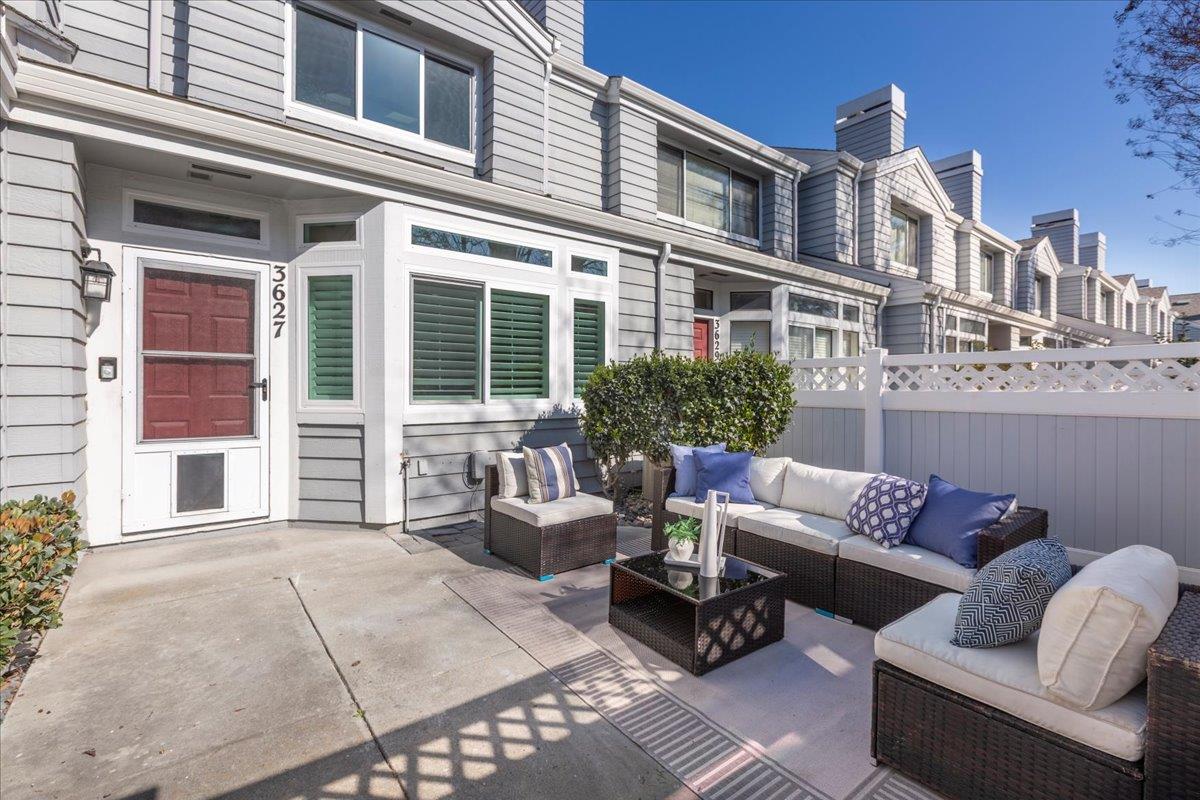 Detail Gallery Image 6 of 36 For 3627 Cabernet Vineyards Cir, San Jose,  CA 95117 - 2 Beds | 2/1 Baths