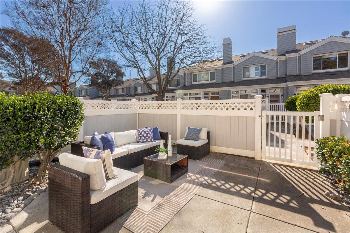 Detail Gallery Image 8 of 36 For 3627 Cabernet Vineyards Cir, San Jose,  CA 95117 - 2 Beds | 2/1 Baths