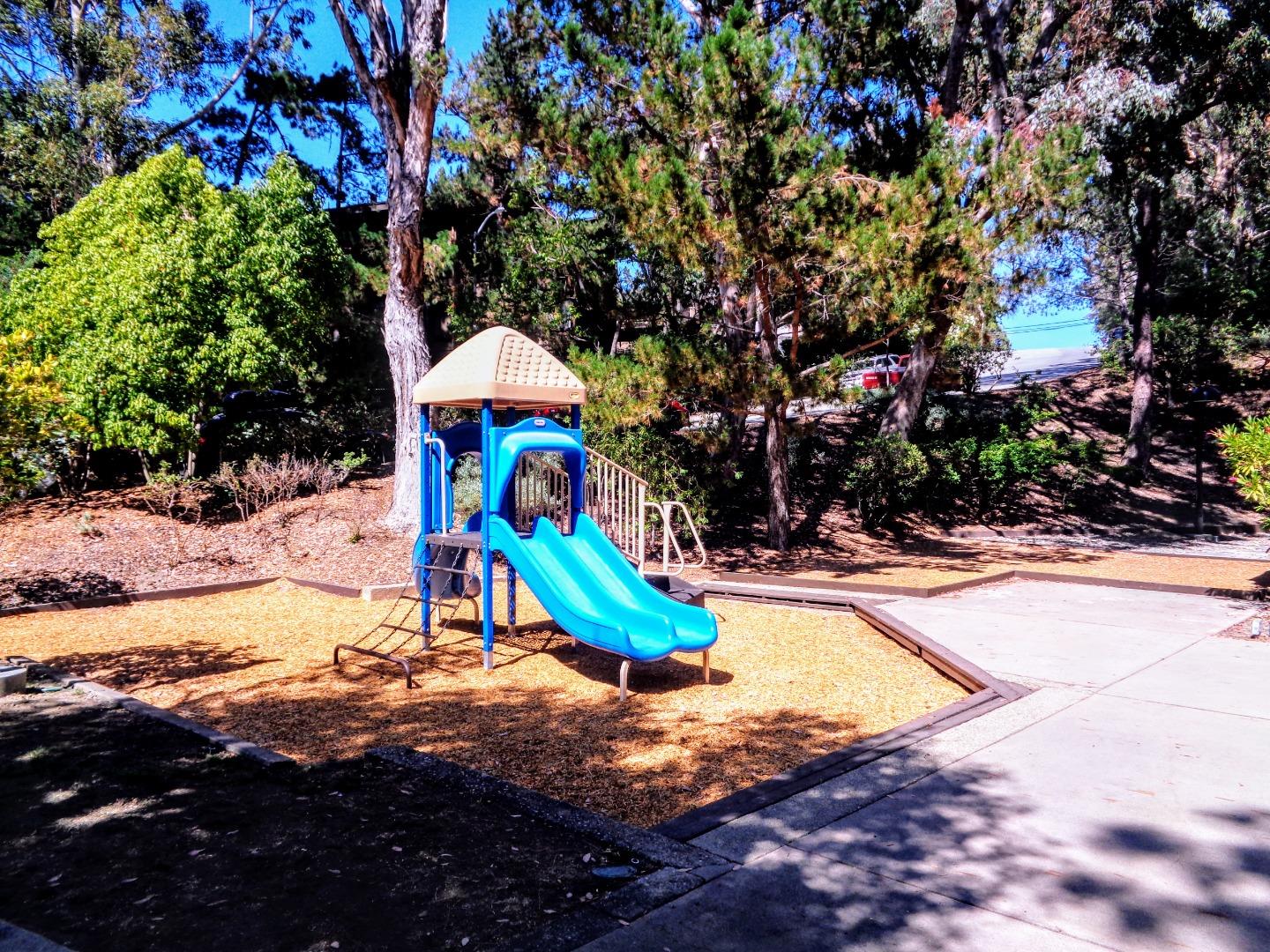 Detail Gallery Image 18 of 25 For 3327 La Mesa Dr #12,  San Carlos,  CA 94070 - 2 Beds | 2 Baths