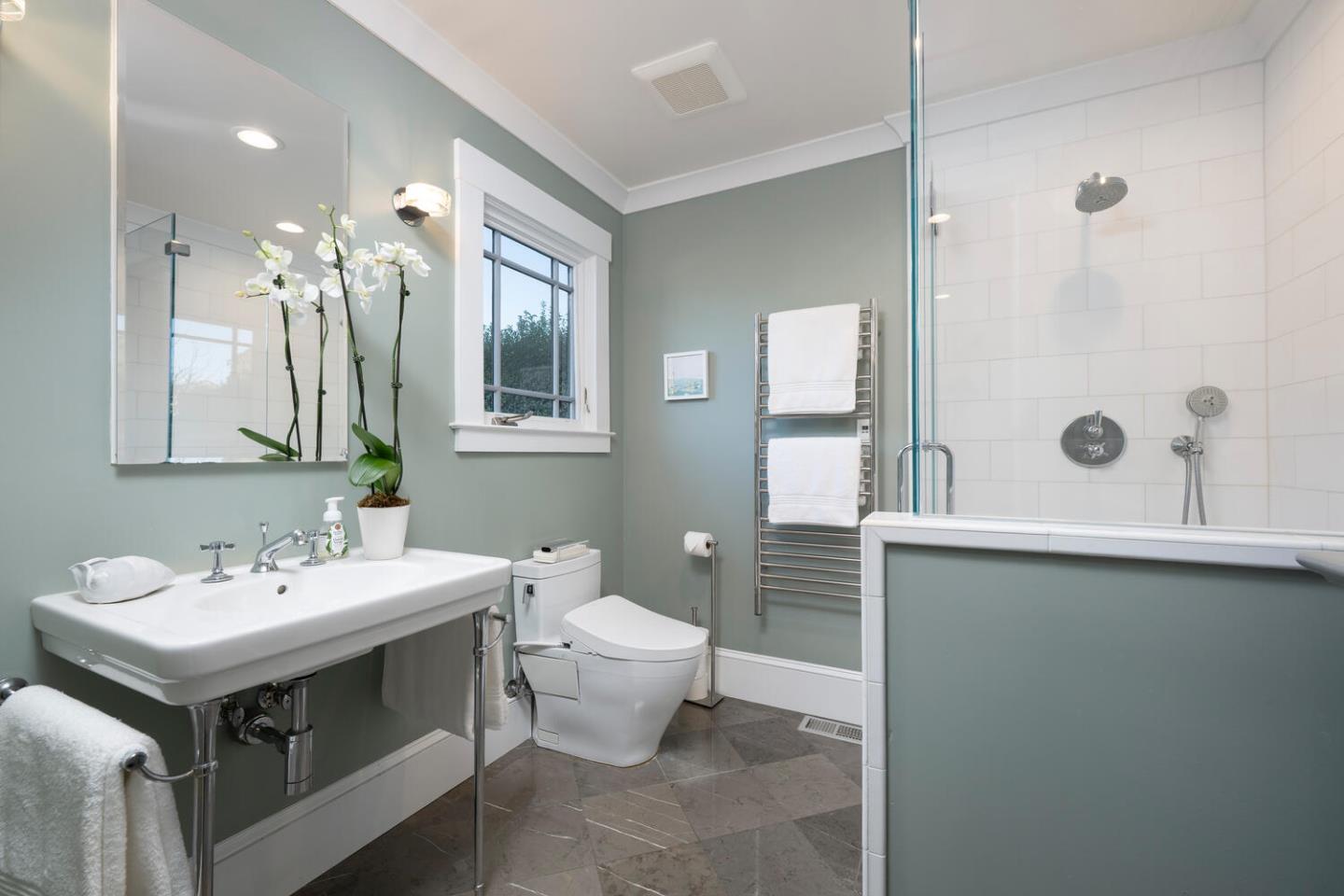 Detail Gallery Image 19 of 32 For 812 Newhall Rd, Burlingame,  CA 94010 - 2 Beds | 2 Baths