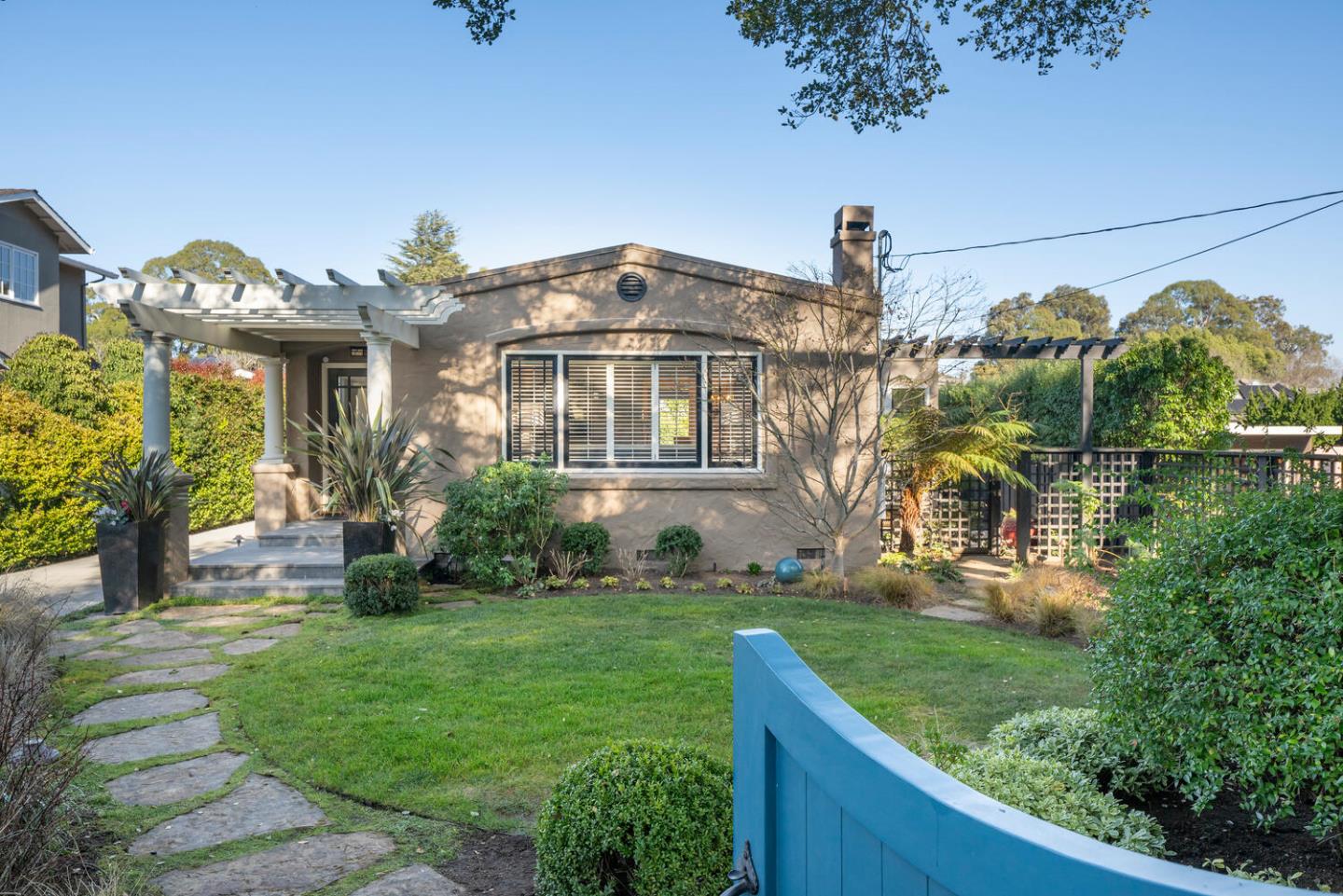 Detail Gallery Image 2 of 32 For 812 Newhall Rd, Burlingame,  CA 94010 - 2 Beds | 2 Baths