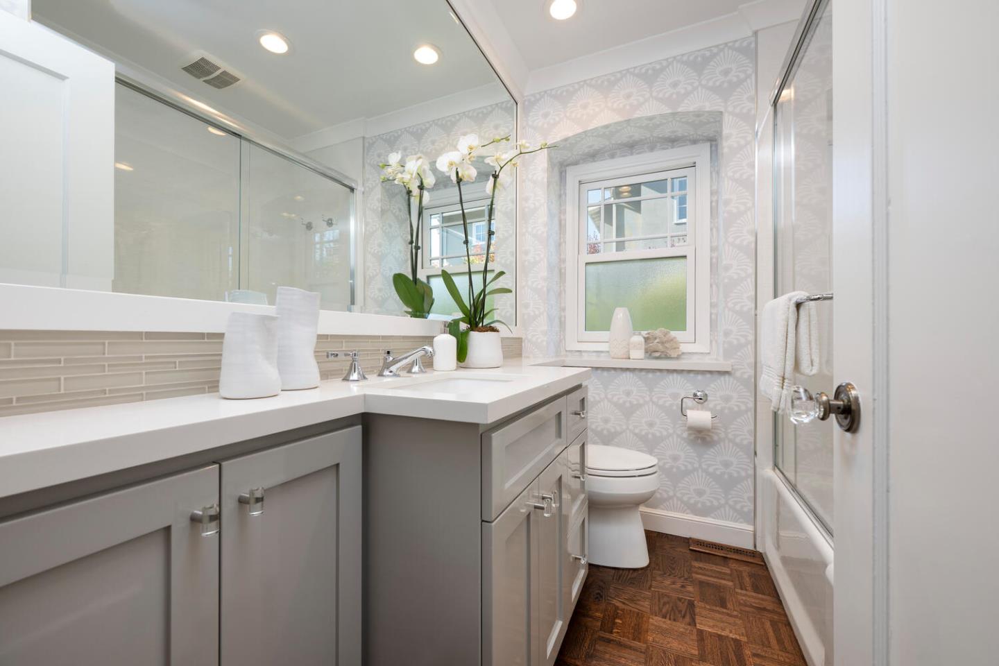 Detail Gallery Image 22 of 32 For 812 Newhall Rd, Burlingame,  CA 94010 - 2 Beds | 2 Baths