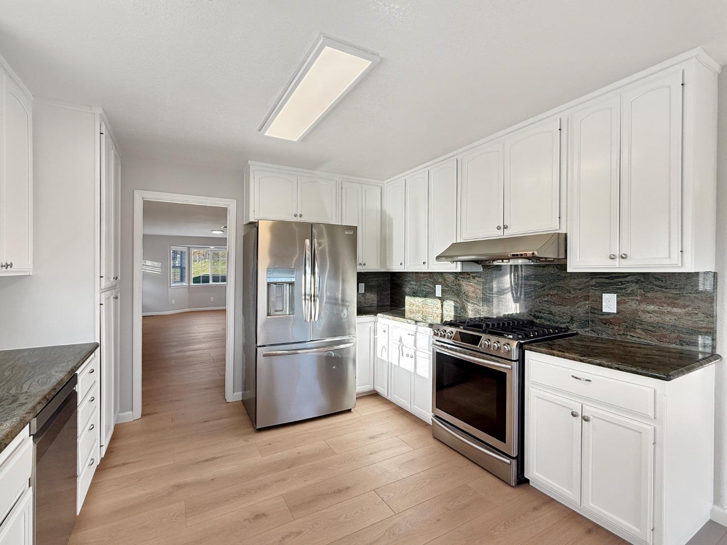 Detail Gallery Image 10 of 53 For 2800 Roop Rd, Gilroy,  CA 95020 - 3 Beds | 4 Baths