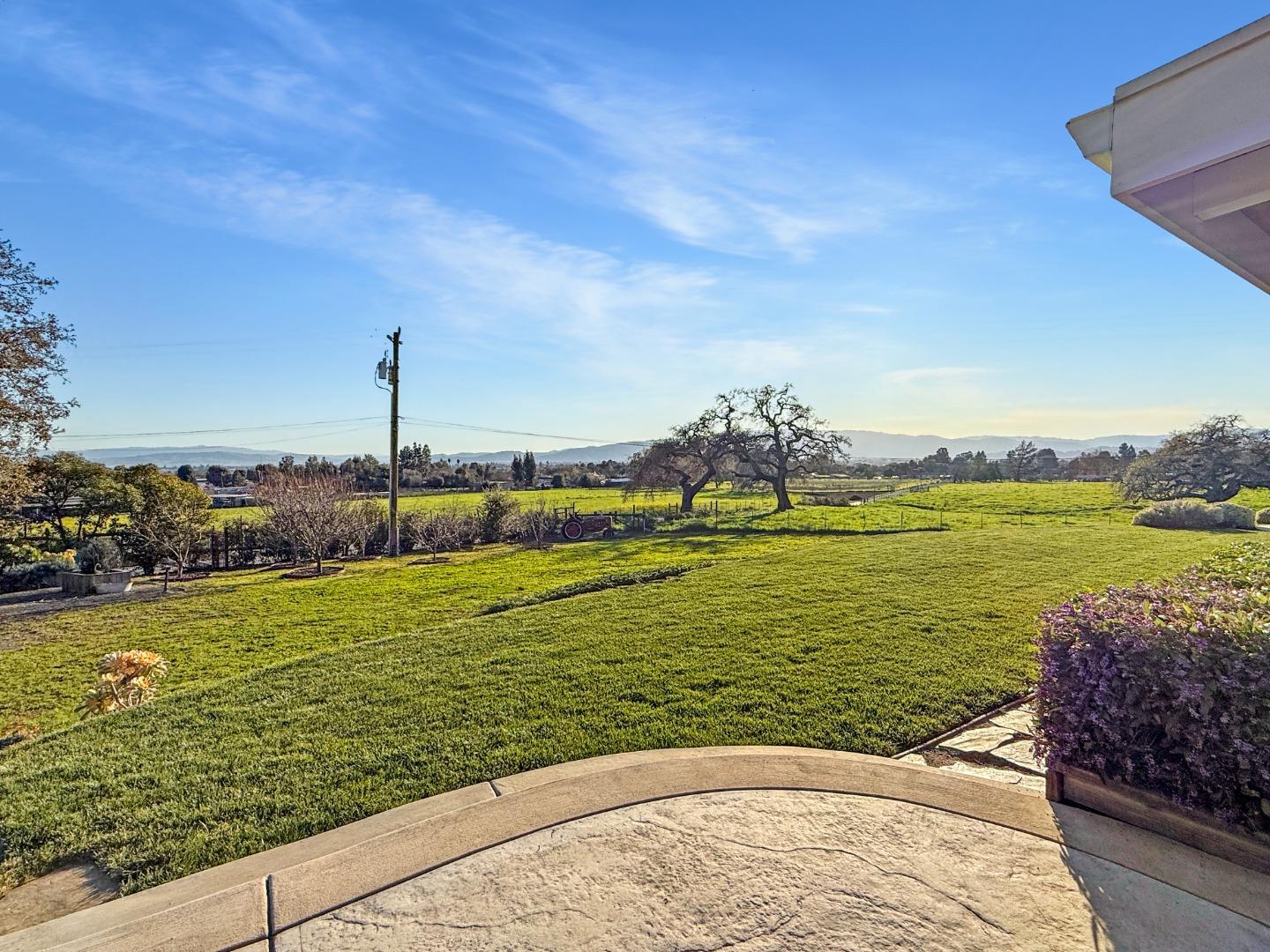 Detail Gallery Image 26 of 53 For 2800 Roop Rd, Gilroy,  CA 95020 - 3 Beds | 4 Baths