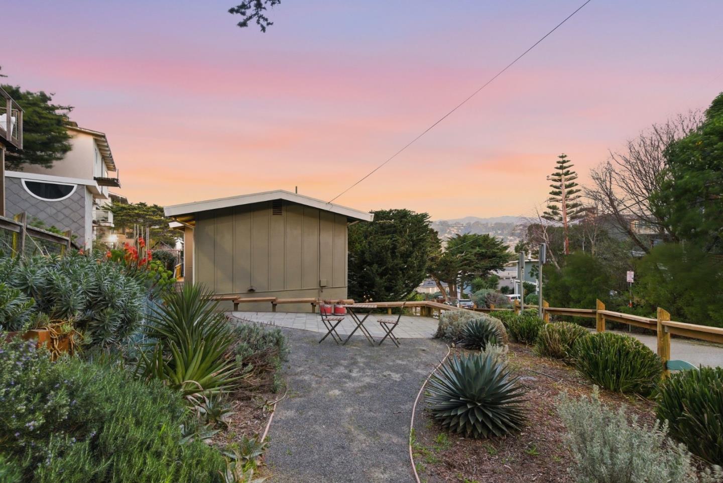 Detail Gallery Image 10 of 60 For 123 Kent Rd, Pacifica,  CA 94044 - 4 Beds | 3 Baths