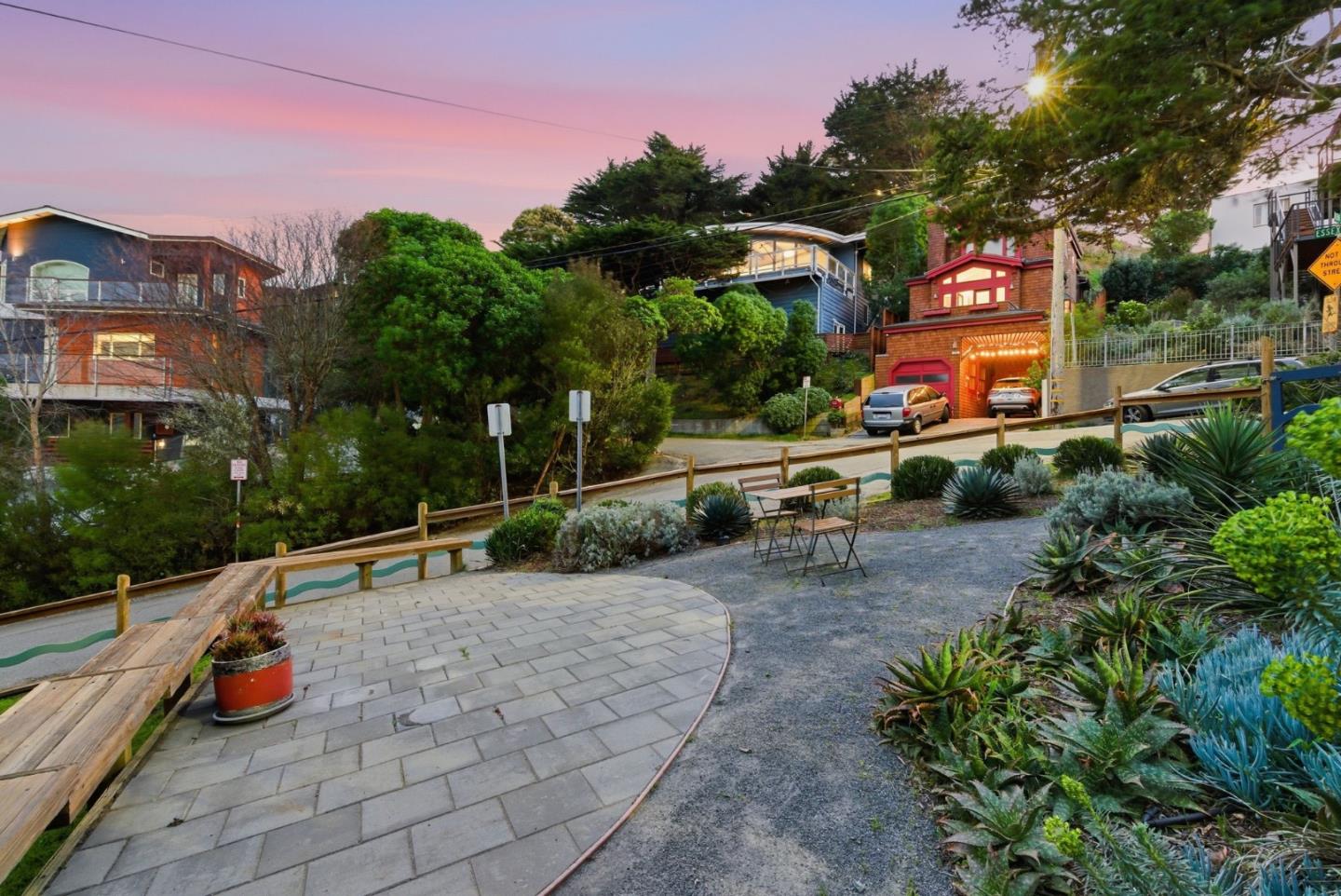 Detail Gallery Image 12 of 60 For 123 Kent Rd, Pacifica,  CA 94044 - 4 Beds | 3 Baths