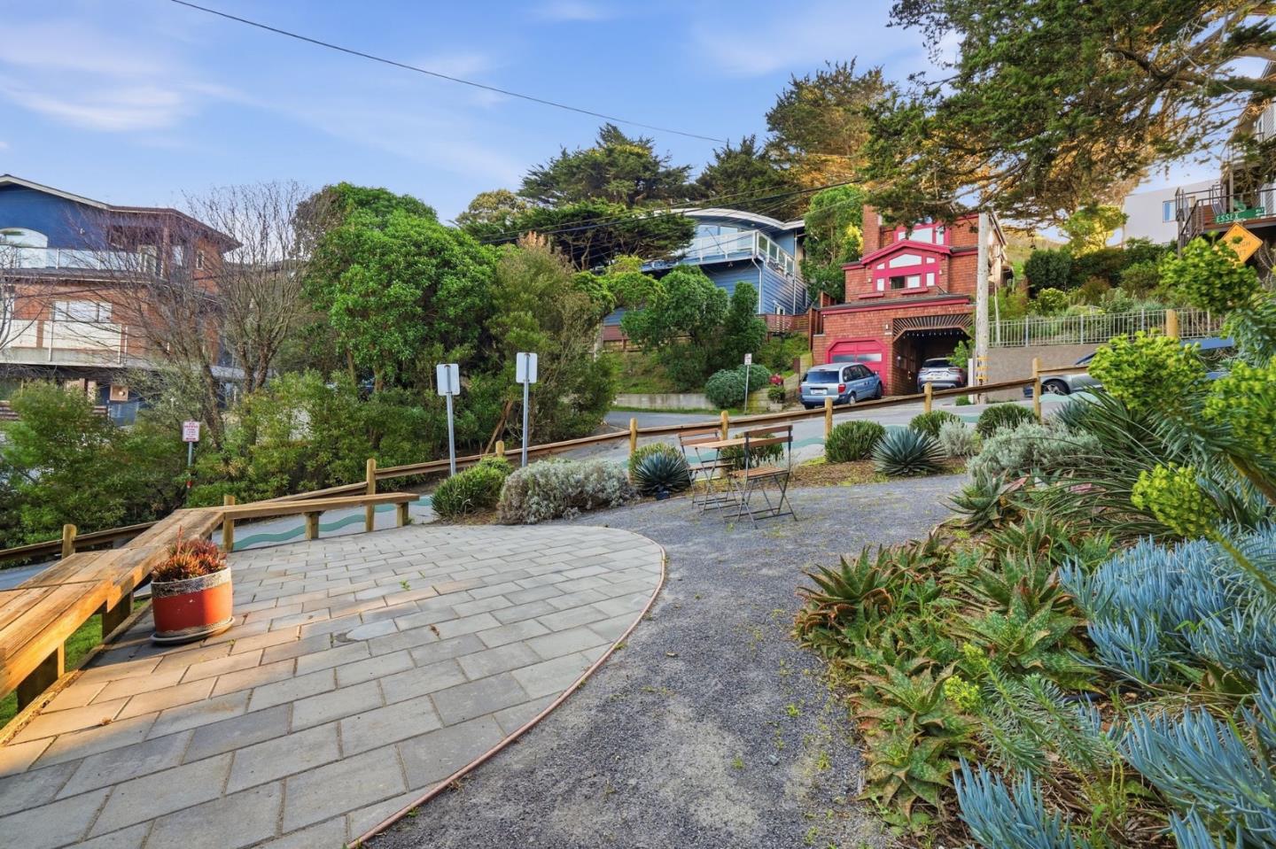 Detail Gallery Image 13 of 60 For 123 Kent Rd, Pacifica,  CA 94044 - 4 Beds | 3 Baths