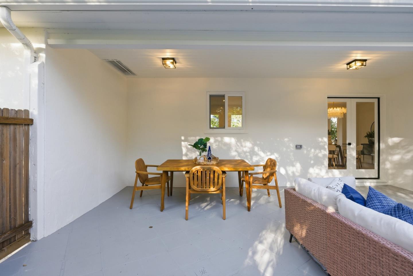 Detail Gallery Image 18 of 21 For 3062 Hillside Dr, Burlingame,  CA 94010 - 3 Beds | 2/1 Baths