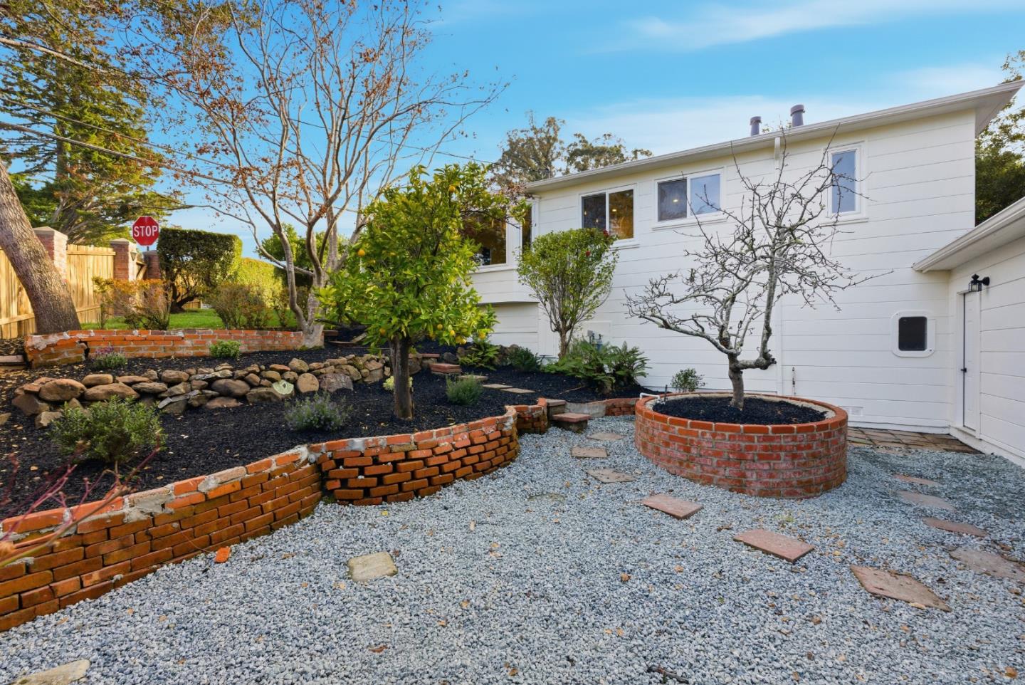 Detail Gallery Image 20 of 21 For 3062 Hillside Dr, Burlingame,  CA 94010 - 3 Beds | 2/1 Baths