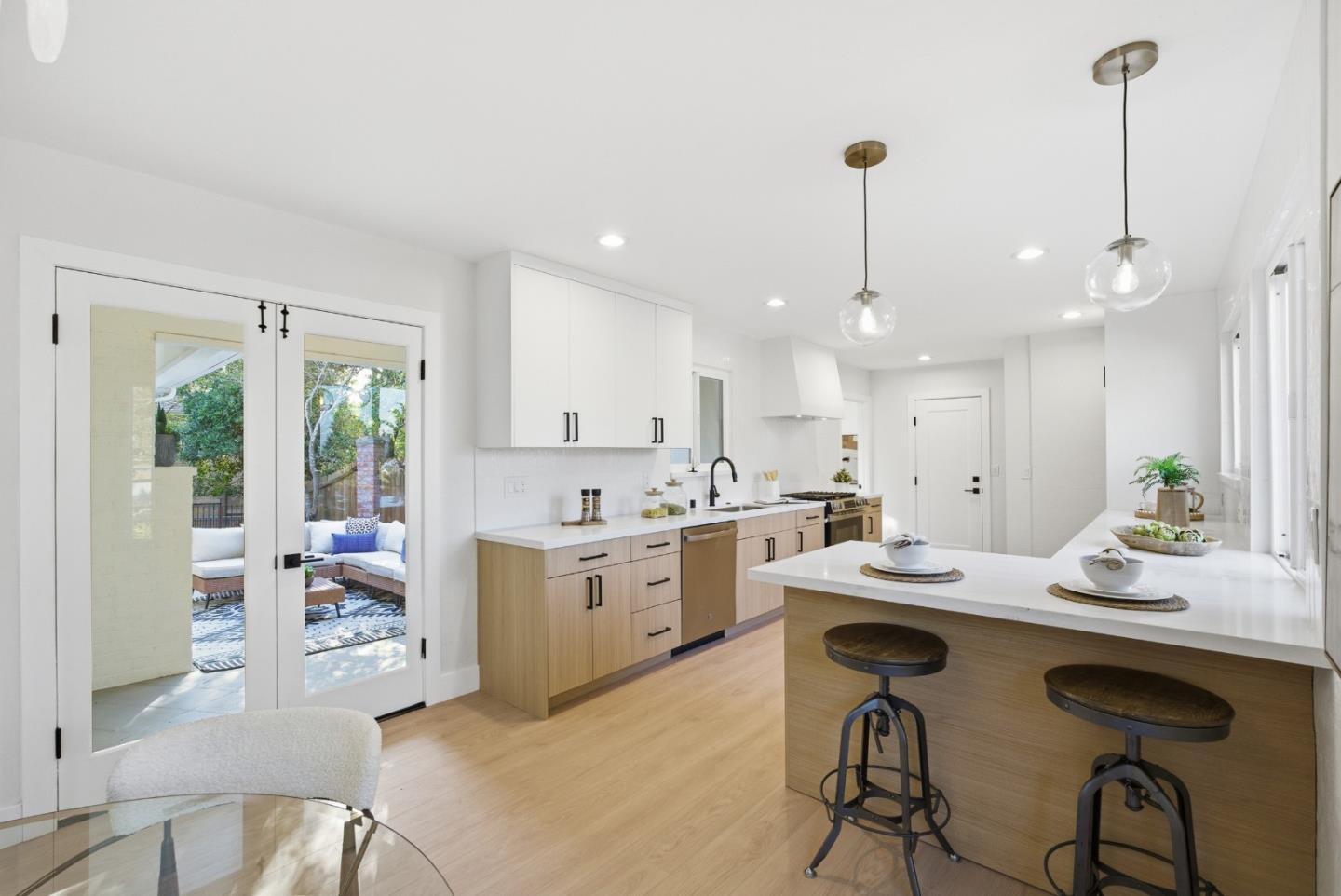 Detail Gallery Image 7 of 21 For 3062 Hillside Dr, Burlingame,  CA 94010 - 3 Beds | 2/1 Baths