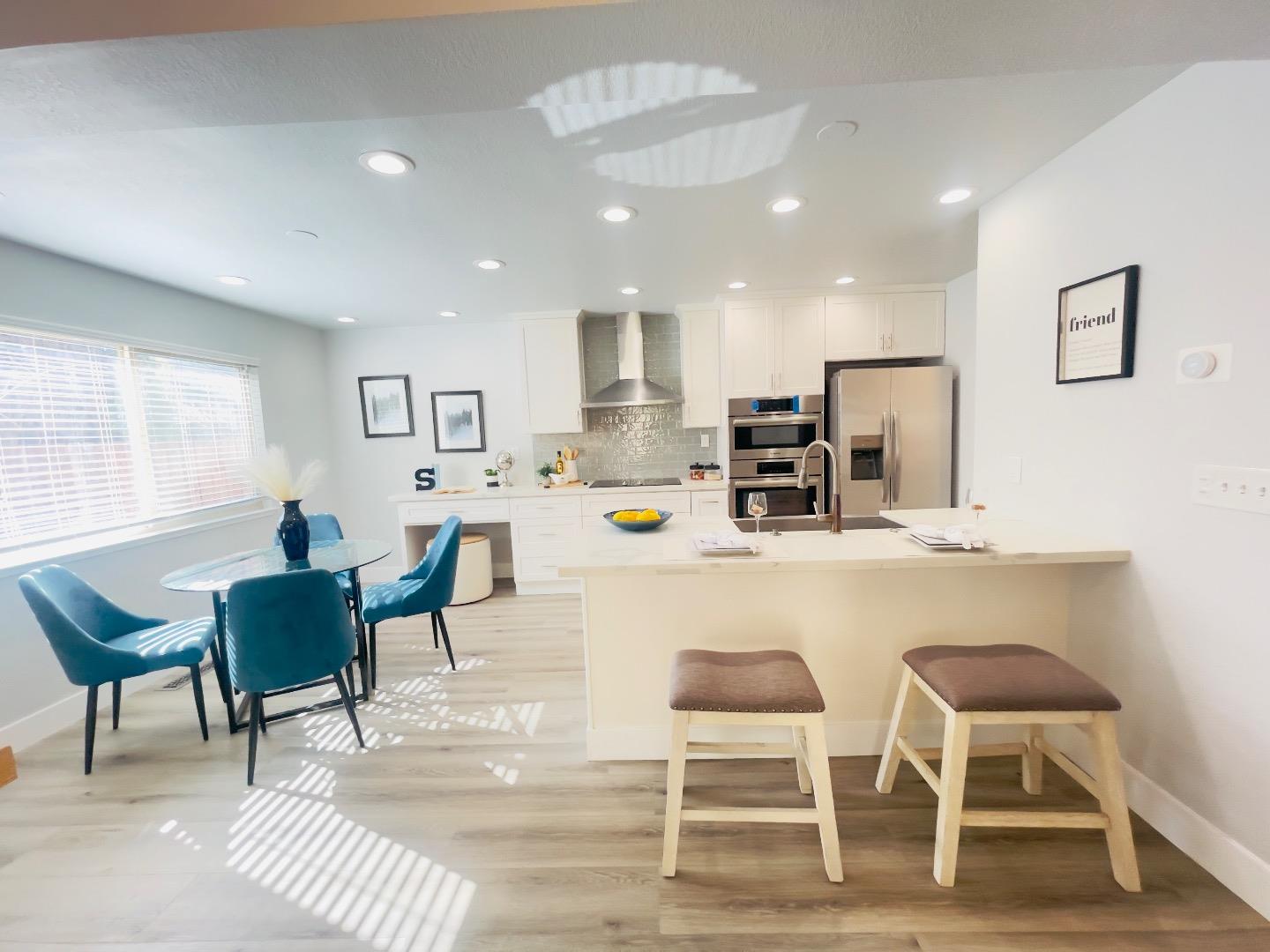 Detail Gallery Image 4 of 25 For 1712 Heavenly Bamboo Ct, San Jose,  CA 95131 - 3 Beds | 2/1 Baths