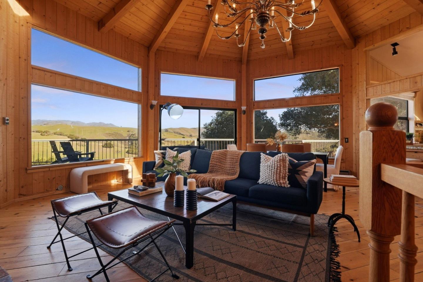 Detail Gallery Image 12 of 72 For 31420 via La Naranga, Carmel Valley,  CA 93924 - 5 Beds | 3 Baths