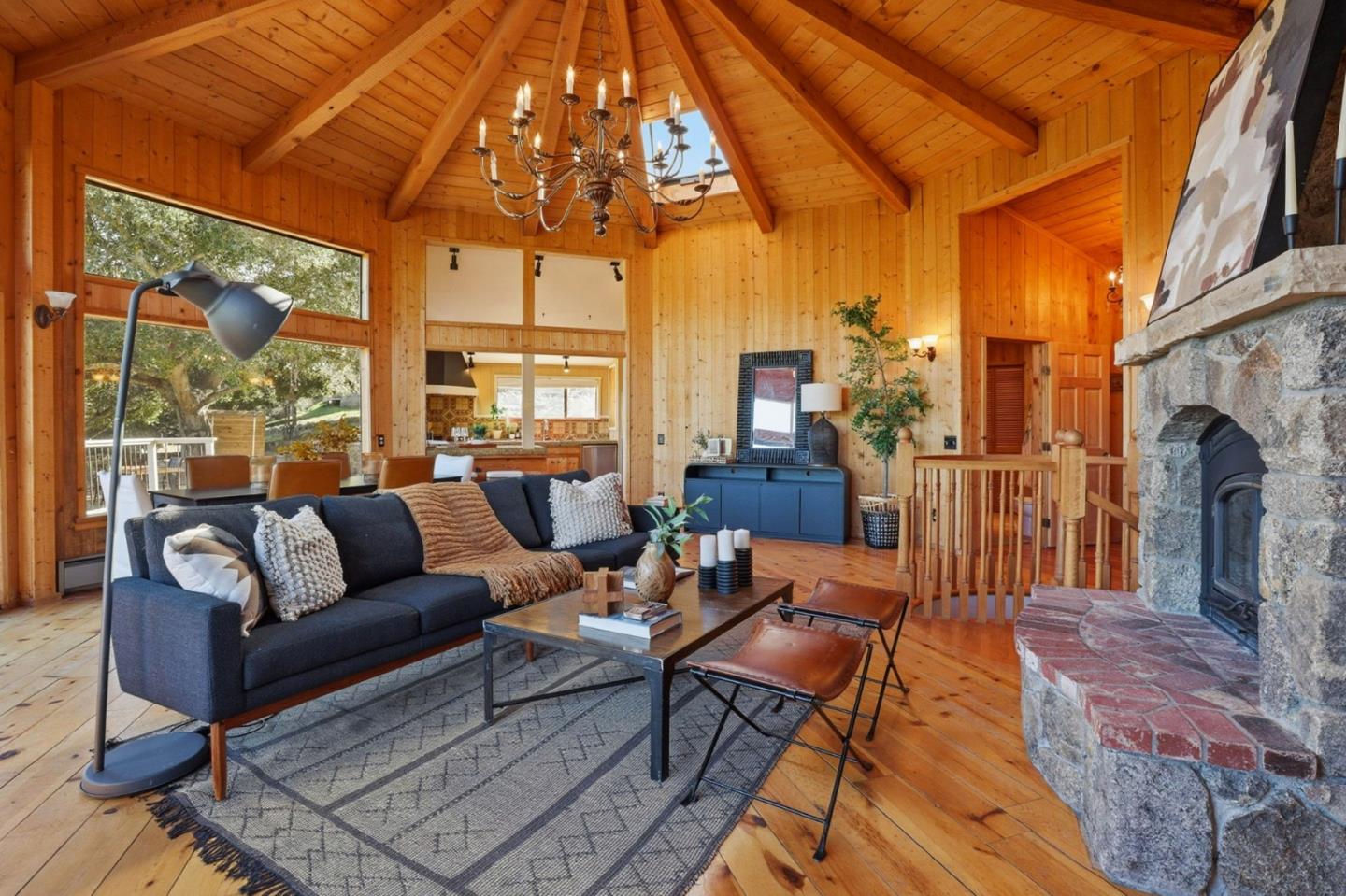 Detail Gallery Image 13 of 72 For 31420 via La Naranga, Carmel Valley,  CA 93924 - 5 Beds | 3 Baths