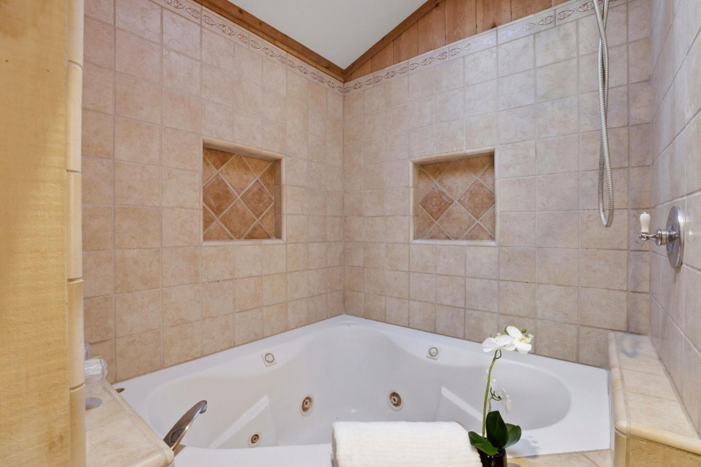 Detail Gallery Image 30 of 72 For 31420 via La Naranga, Carmel Valley,  CA 93924 - 5 Beds | 3 Baths