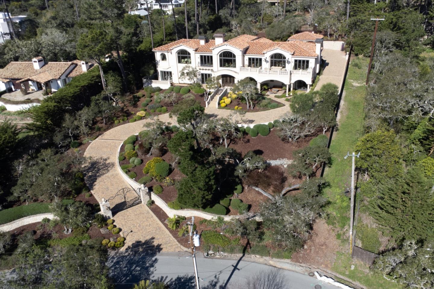 Detail Gallery Image 5 of 75 For 1519 Riata Rd, Pebble Beach,  CA 93953 - 5 Beds | 5/3 Baths