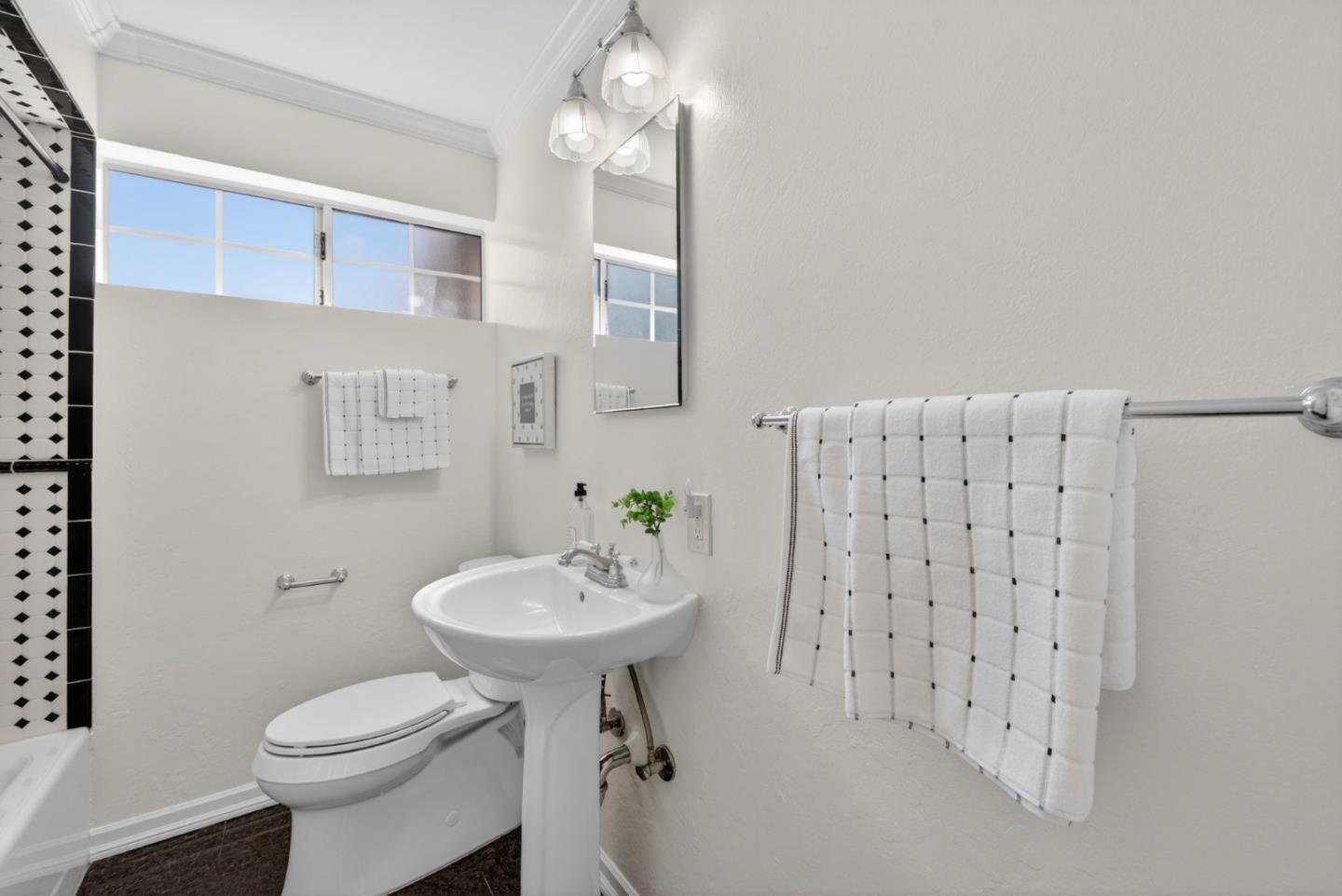 Detail Gallery Image 20 of 48 For Hodges Ave, San Jose,  CA 95128 - 5 Beds | 4 Baths