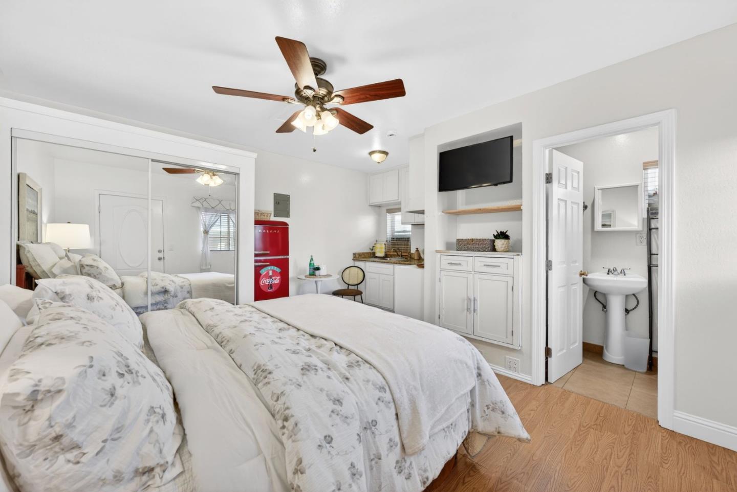 Detail Gallery Image 33 of 48 For Hodges Ave, San Jose,  CA 95128 - 5 Beds | 4 Baths