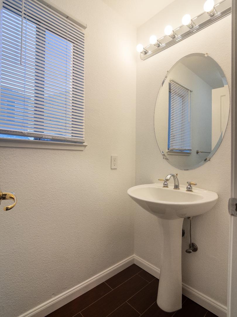 Detail Gallery Image 12 of 46 For 15 Parkridge Cir, South San Francisco,  CA 94080 - 4 Beds | 2/1 Baths