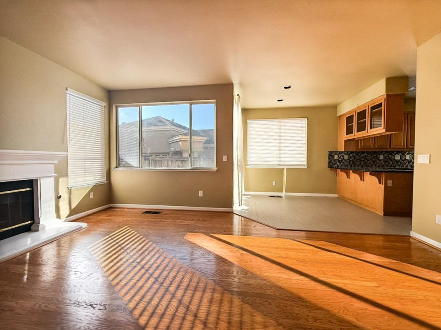 Detail Gallery Image 14 of 46 For 15 Parkridge Cir, South San Francisco,  CA 94080 - 4 Beds | 2/1 Baths