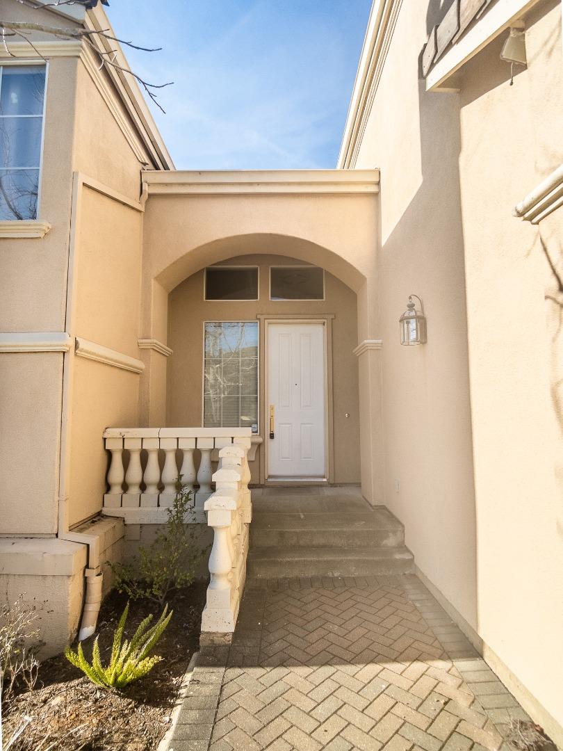 Detail Gallery Image 2 of 46 For 15 Parkridge Cir, South San Francisco,  CA 94080 - 4 Beds | 2/1 Baths