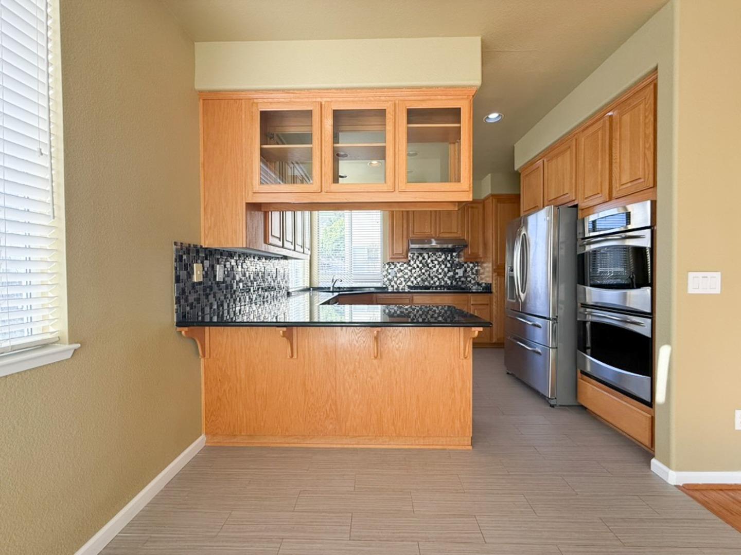 Detail Gallery Image 21 of 46 For 15 Parkridge Cir, South San Francisco,  CA 94080 - 4 Beds | 2/1 Baths