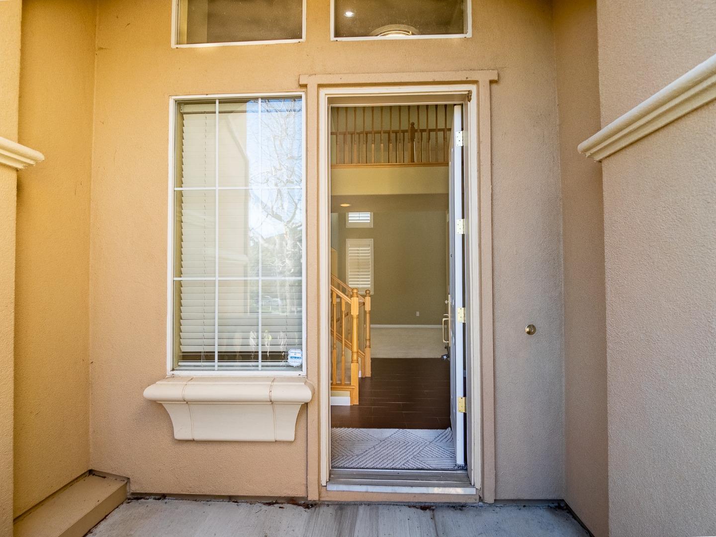 Detail Gallery Image 3 of 46 For 15 Parkridge Cir, South San Francisco,  CA 94080 - 4 Beds | 2/1 Baths