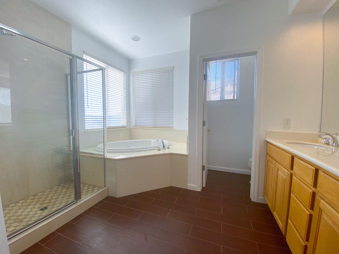 Detail Gallery Image 31 of 46 For 15 Parkridge Cir, South San Francisco,  CA 94080 - 4 Beds | 2/1 Baths