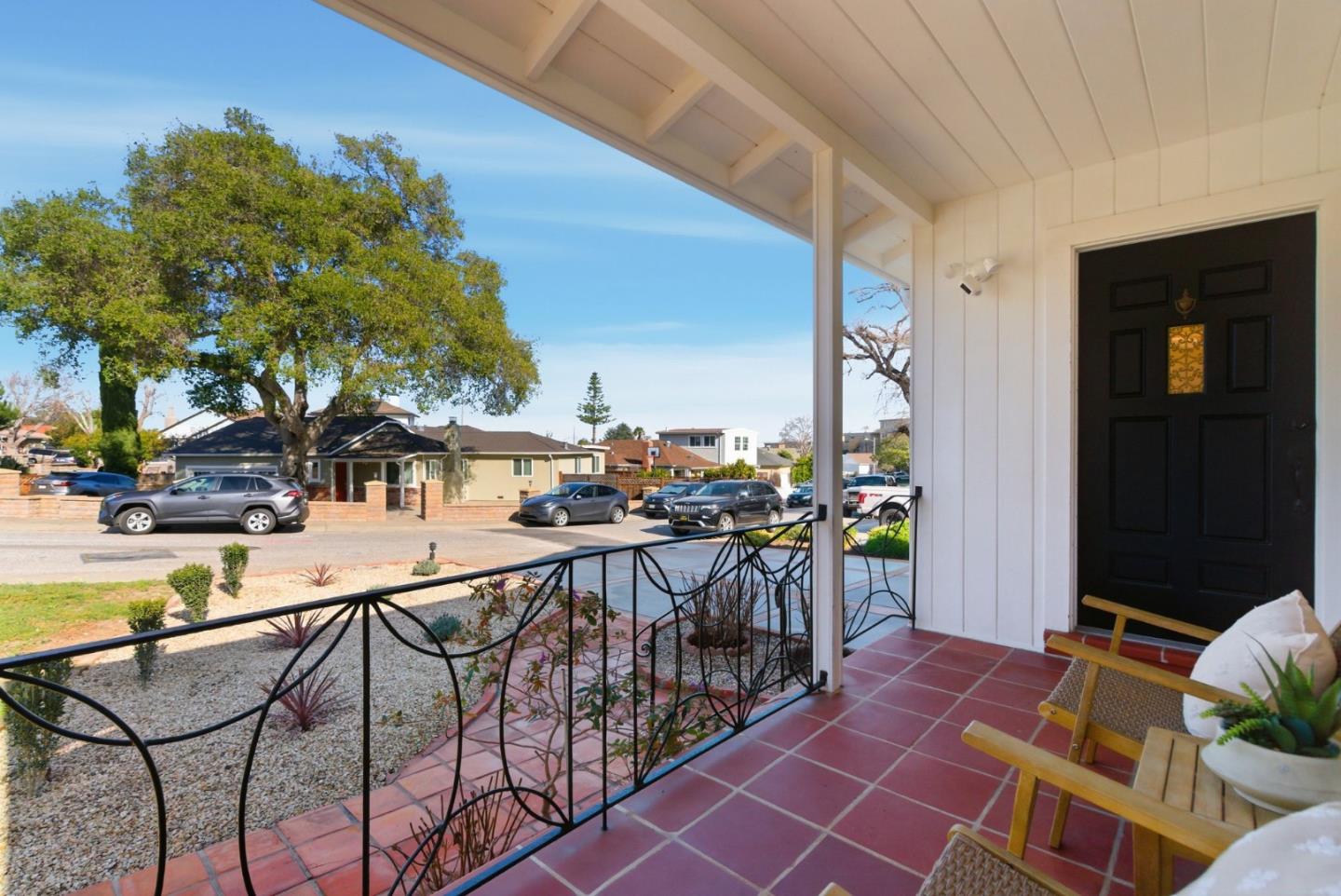 Detail Gallery Image 4 of 40 For 531 Anita Ln, Millbrae,  CA 94030 - 3 Beds | 1/1 Baths