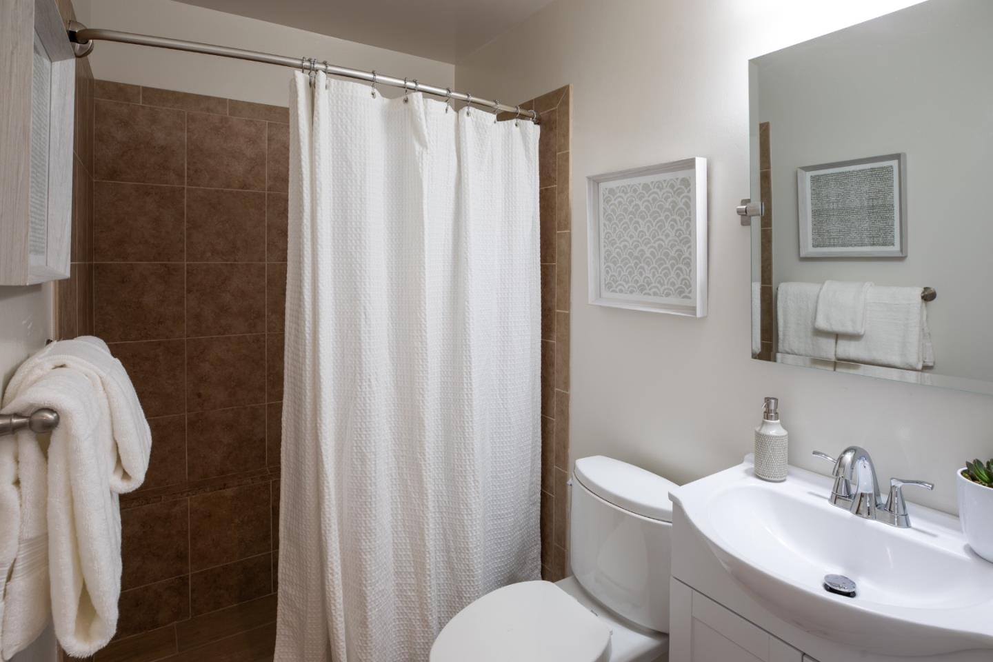 Detail Gallery Image 11 of 24 For 2427 Sharon Oaks Dr, Menlo Park,  CA 94025 - 3 Beds | 3 Baths