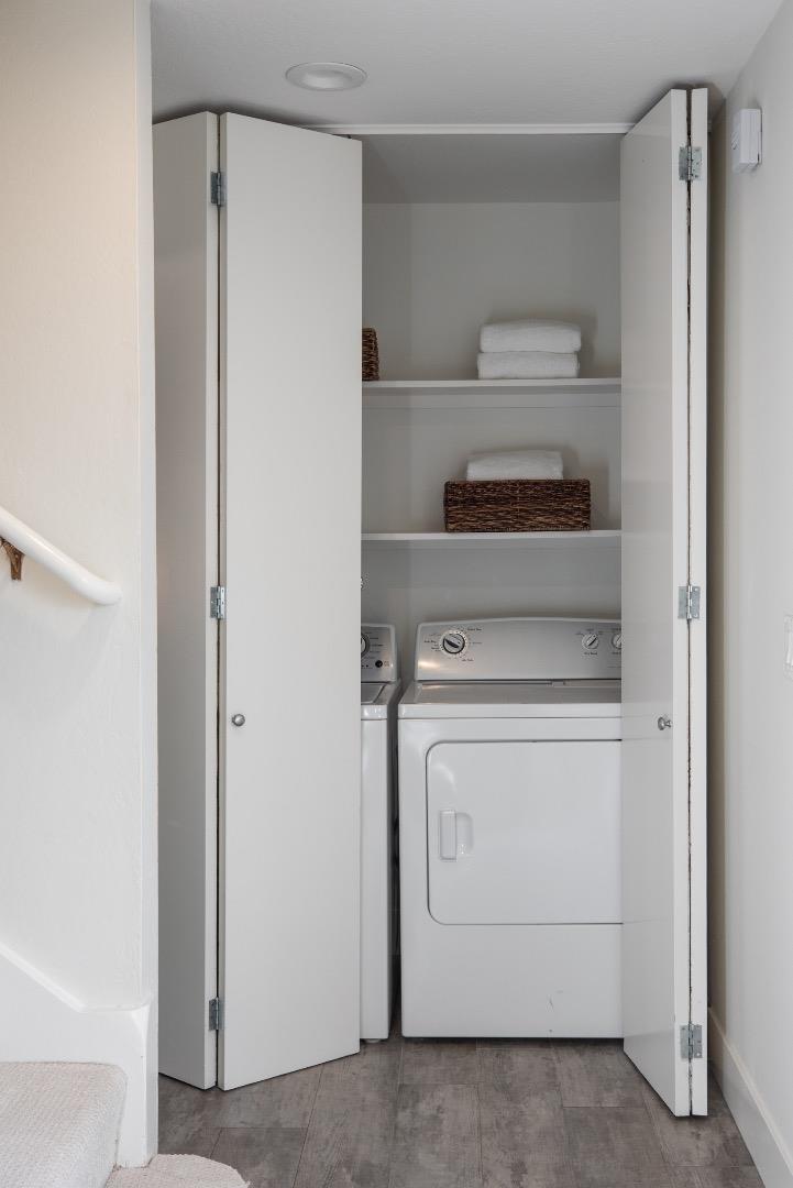 Detail Gallery Image 12 of 24 For 2427 Sharon Oaks Dr, Menlo Park,  CA 94025 - 3 Beds | 3 Baths