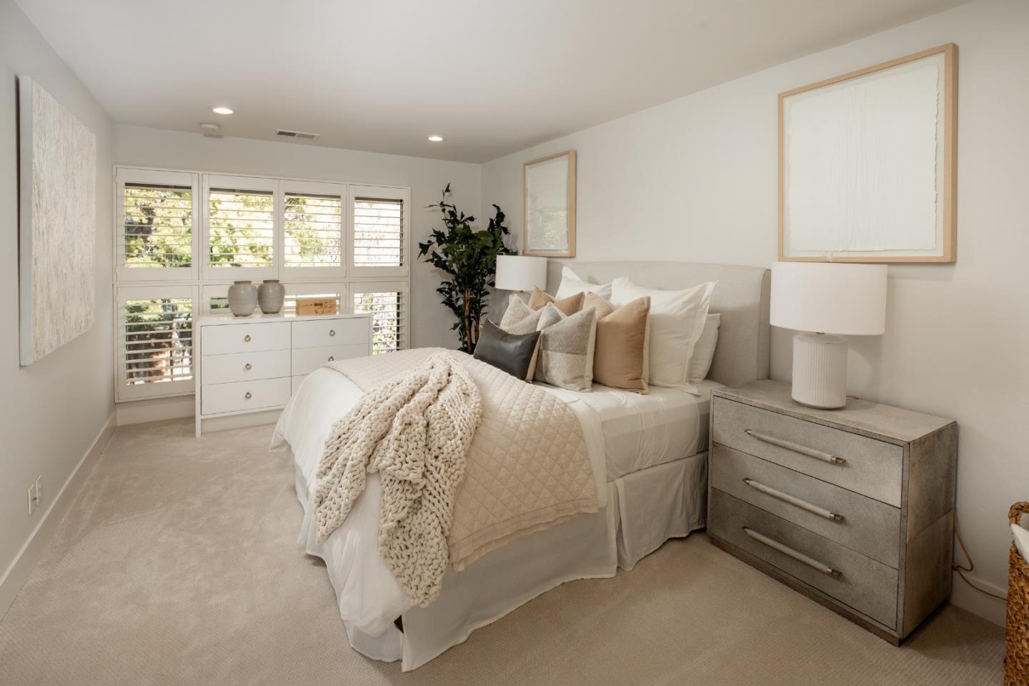 Detail Gallery Image 14 of 24 For 2427 Sharon Oaks Dr, Menlo Park,  CA 94025 - 3 Beds | 3 Baths