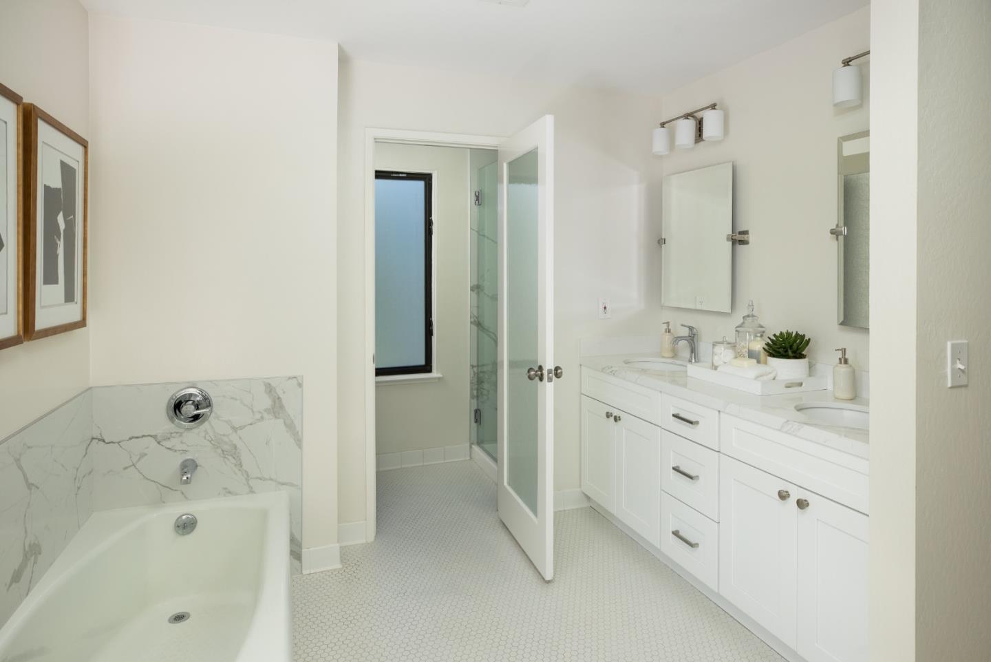 Detail Gallery Image 16 of 24 For 2427 Sharon Oaks Dr, Menlo Park,  CA 94025 - 3 Beds | 3 Baths