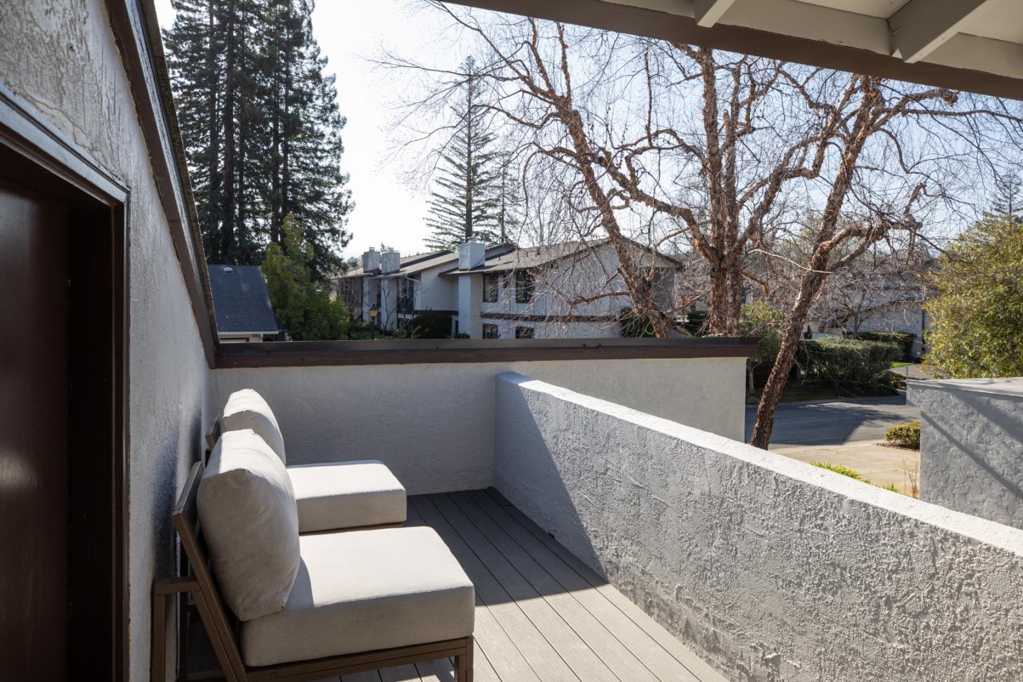 Detail Gallery Image 18 of 24 For 2427 Sharon Oaks Dr, Menlo Park,  CA 94025 - 3 Beds | 3 Baths