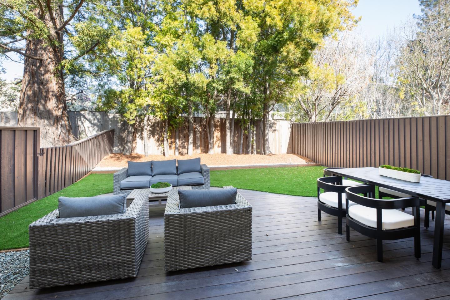 Detail Gallery Image 19 of 24 For 2427 Sharon Oaks Dr, Menlo Park,  CA 94025 - 3 Beds | 3 Baths