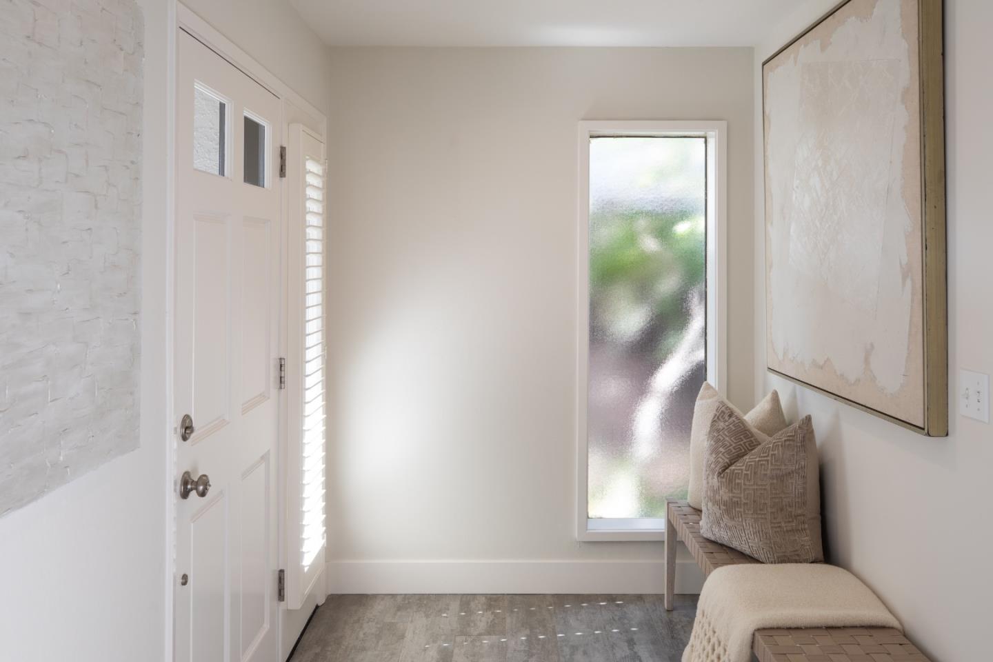 Detail Gallery Image 2 of 24 For 2427 Sharon Oaks Dr, Menlo Park,  CA 94025 - 3 Beds | 3 Baths